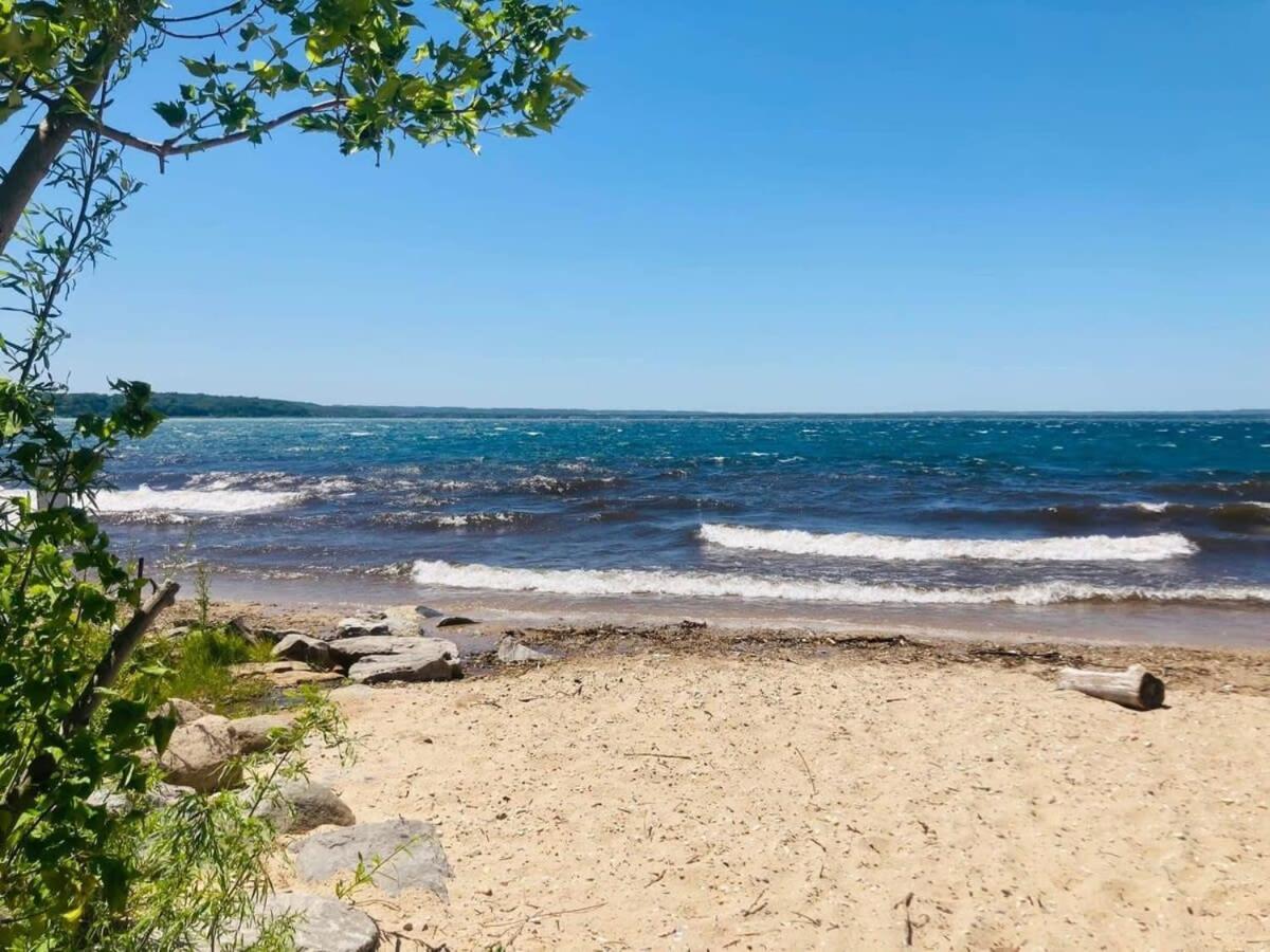 Location Location - Capri Condo 212 Traverse City Kültér fotó